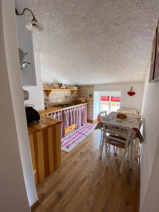 Mansarda Petronilla Lejlighed Piazzatorre Eksteriør billede